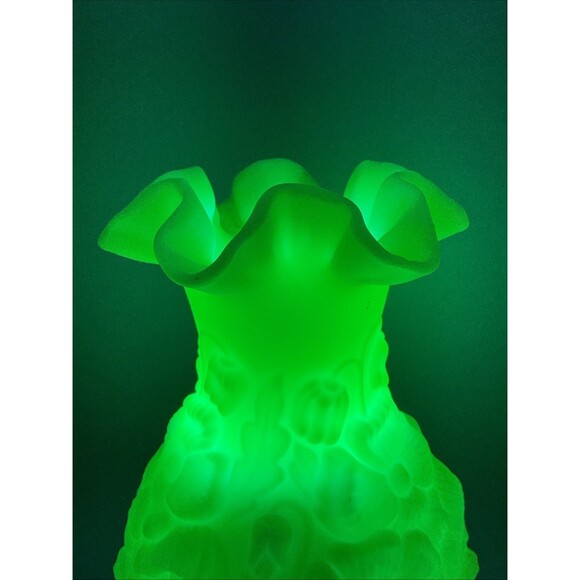 Vintage Fenton floral yellow custard poppy Uranium Shade.9.25”H,4”base,6” - Picture 12 of 16